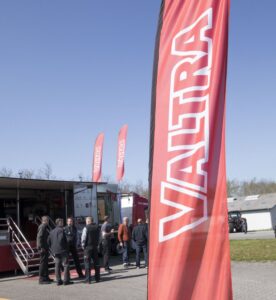 Flemming-Refgaards-Traktorservice-Agrotek-Valtra-Event-paฬ_-Kรธreteknisk-anlรฆg-Nykรธbing-Mors-50-942x1024-1