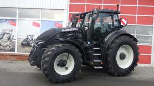 Valtra Q305 leveret på Hobro kanten