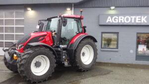 Valtra N155 Active leveret på Støvring kanten