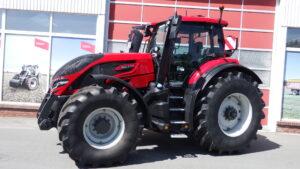 Valtra Q265 leveret på Hobro kanten