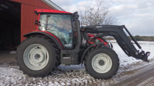 Valtra G135 Active leveret til Bindslev