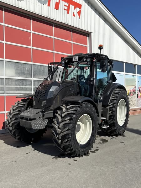 Levering af Valtra N155 til lokal skovkunde